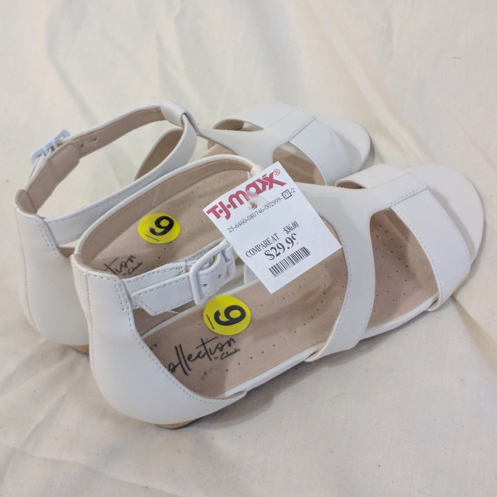 Sandals - Picture 8 of 8